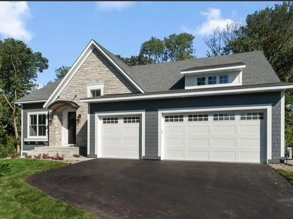11104 Johnson Rdg, Eden Prairie, MN 55347
