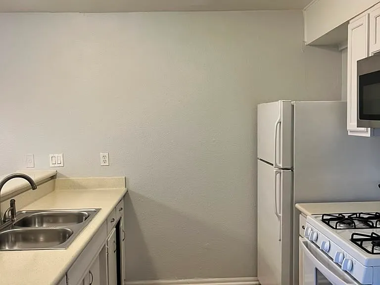 Westwinds Apartments — Photo 5