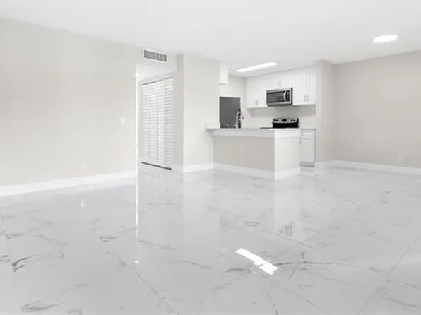 712 Meadows Cir, Boynton Beach, FL