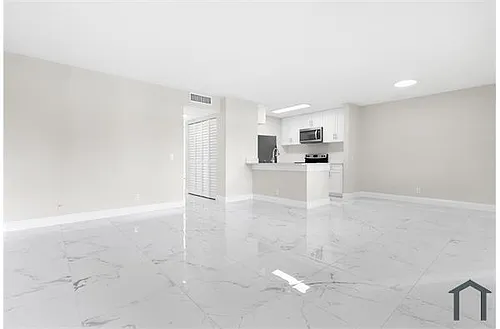 712 Meadows Cir Photo 1