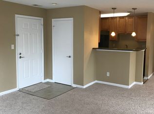 3178 Summit Square Dr APT C2, Oakton, VA 22124