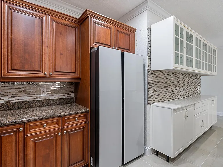 1772 NE 9th St #7 — Photo 8