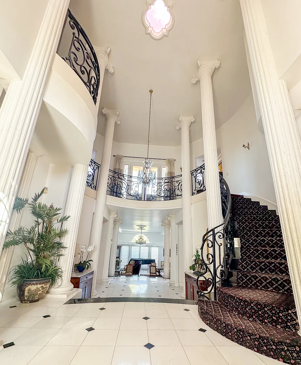 Building Photo - 854 Miramonte Dr