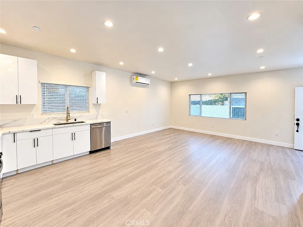 3 bed, 1300 sqft, $3,595 — Photo 4