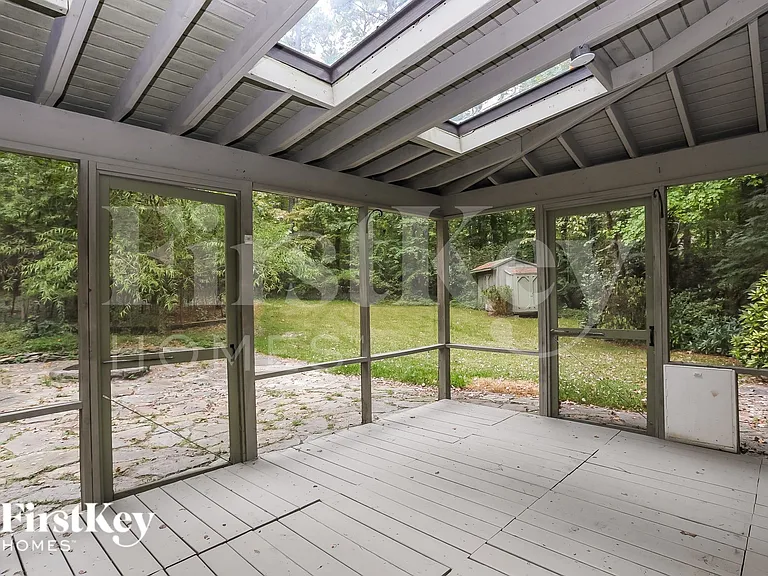 104 Solway Ct — Photo 8