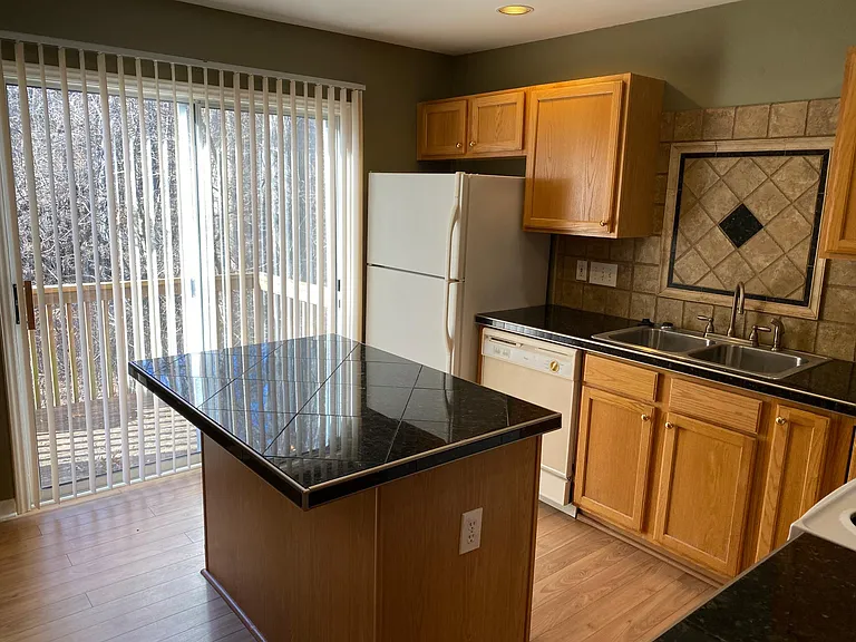 Kitchen Island/Bar