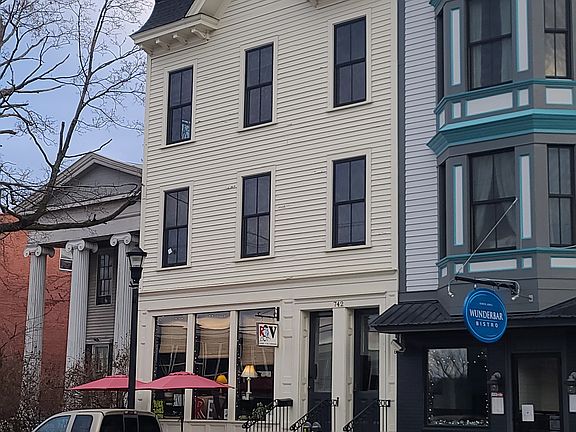 2nd image of 742 Warren St #2R