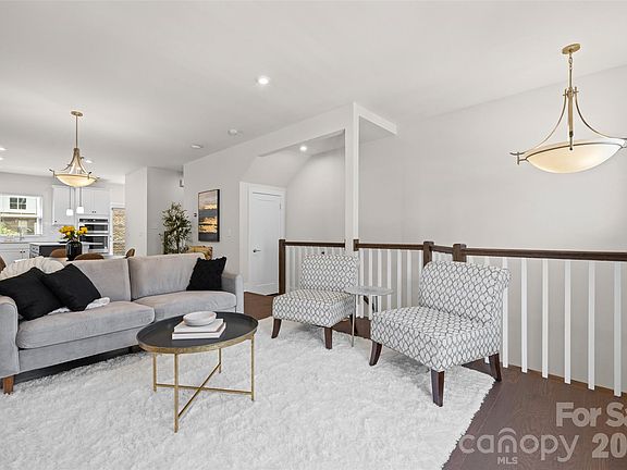 3rd image of 16034 Roscoe Ln