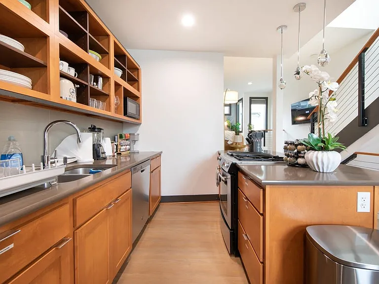 558 Highland Dr — Photo 20