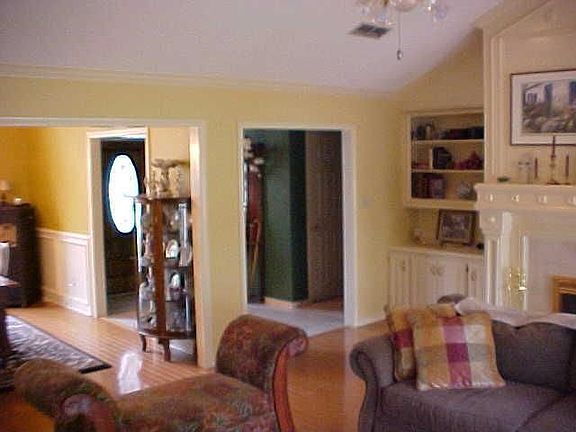 3rd image of 6706 N Hills Dr