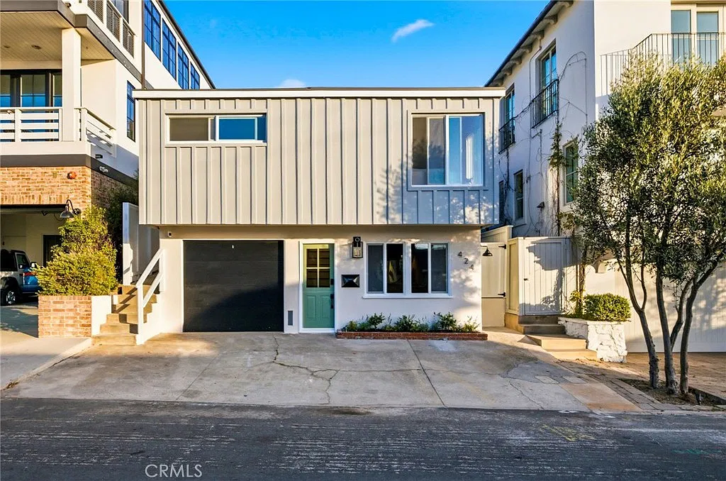 2 bed, 870 sqft, $7,950 — Photo 2