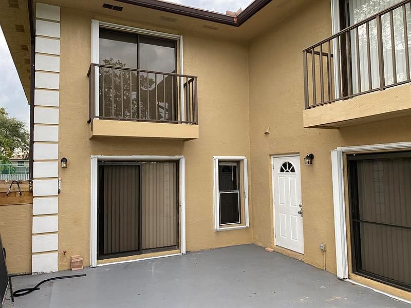 1st image of 1482 N Lawnwood Cir APT 32A