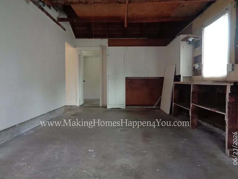 1945 23rd St NE — Photo 45