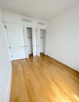 Rented by REALTY QUEST NEW YORK INC | media 27