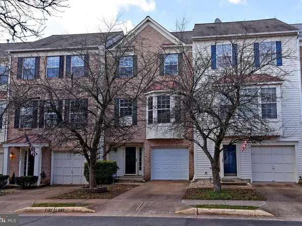 21945 Thompson Sq, Sterling, VA 20166