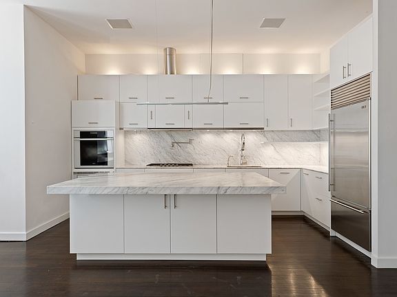 3rd image of 72 Reade St APT 5