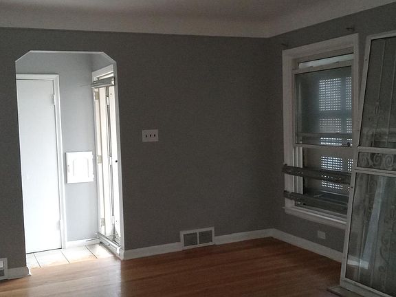 3rd image of 5279B Cadieux Ave