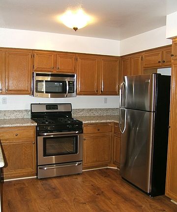 3rd image of 1427 Brockton Ave APT 102