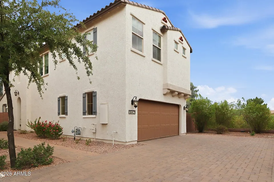 Beautiful Chandler House 3 beds 2 car garage!! — Photo 1