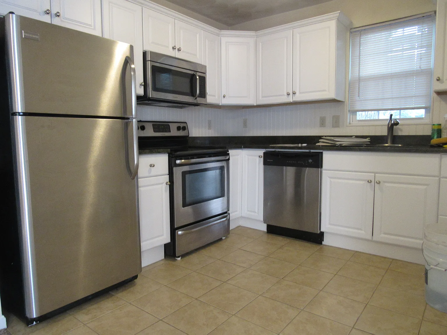 2 bed, 700 sqft, $1,700 — Photo 2