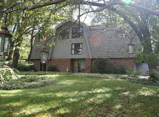 310 S Rose Farm Rd, Woodstock, IL 60098