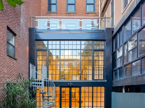 235 East 31st Street image 2 of 13