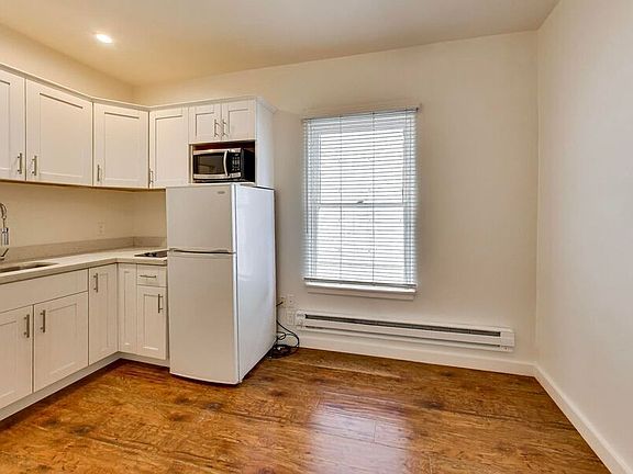 2nd image of 628 Waverly St #11