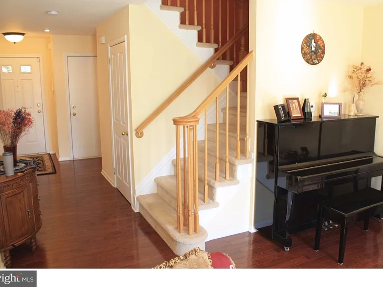 25 Benjamin Rush Ln — Photo 10