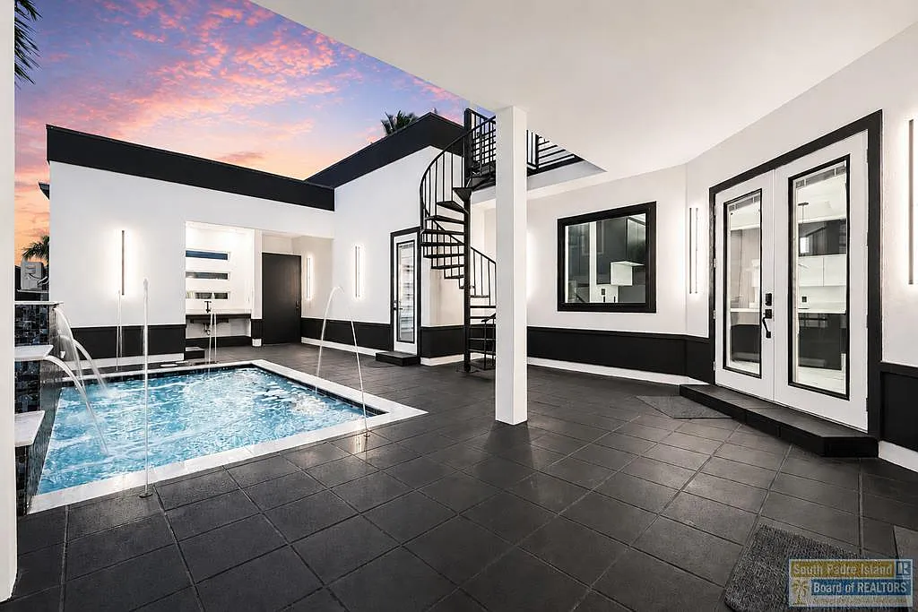 4 bed, 6.0 bath, 3241 sqft, $5,500 — Photo 1