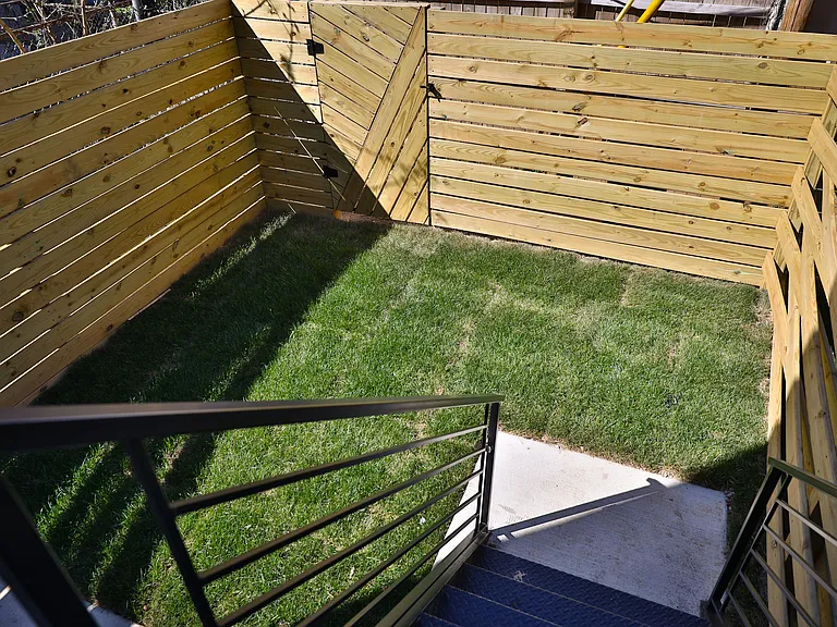 2541 Turner St — Photo 41