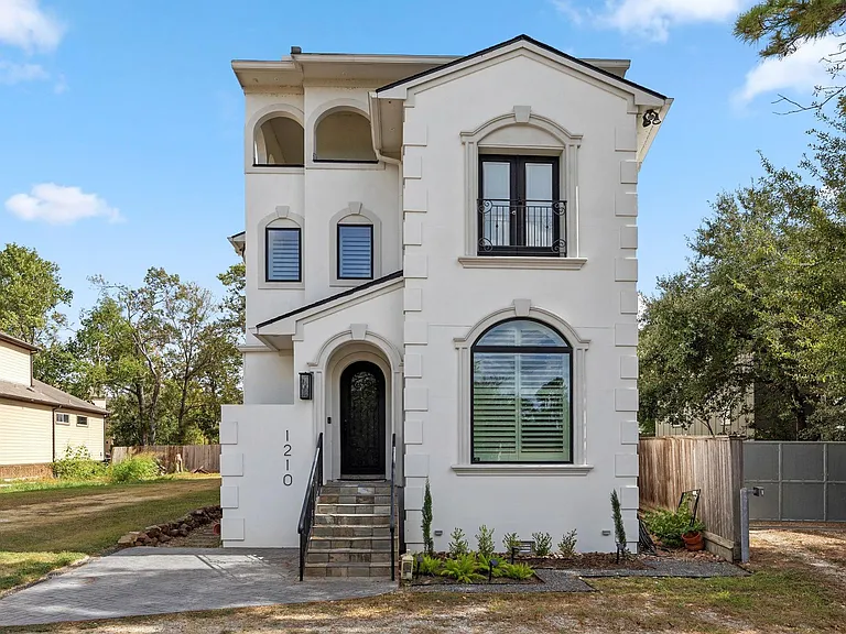 1210 Parkerhaven Ct — Photo 3