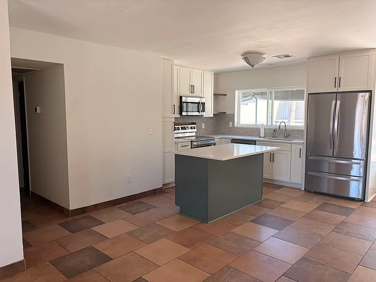 1131 W Santa Cruz Dr — Photo 3