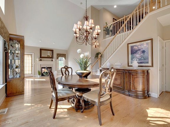 5th image of 33 Halley Ln #33