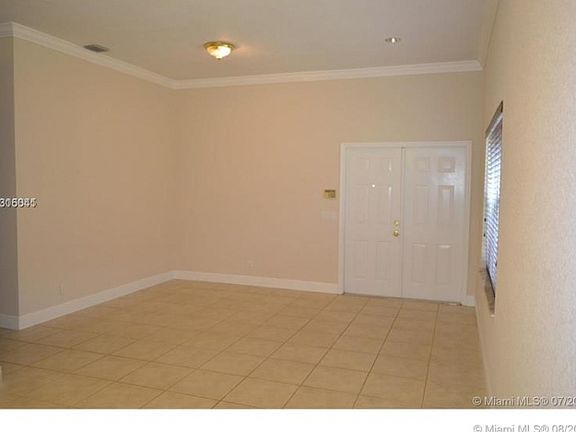 4th image of 913 Tanglewood Cir