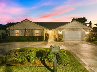 7218 NW 40th St, Coral Springs, FL 33065