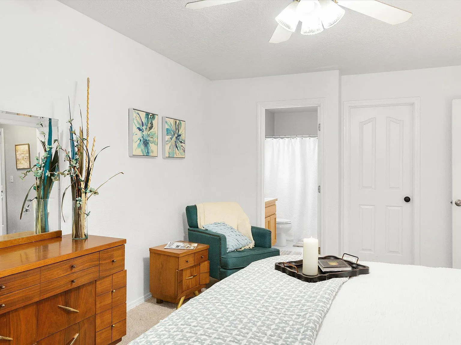 4 bed, 2.5 bath, 1576 sqft, $6,400 — Photo 2