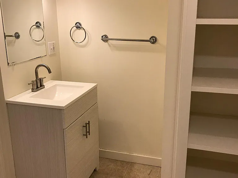 5 Royal Ave #3 — Photo 8