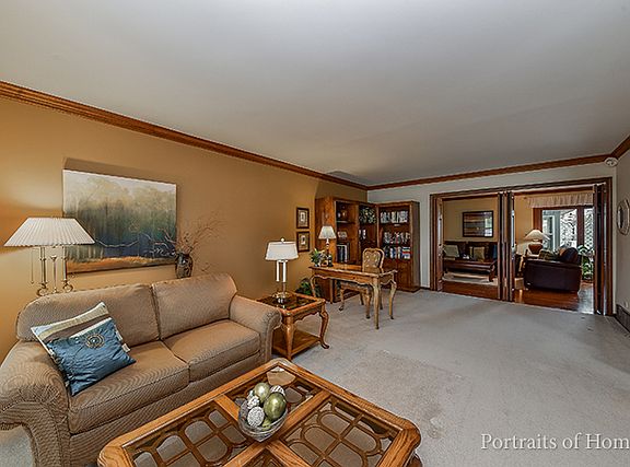 4th image of 23W428 Moraine Ct
