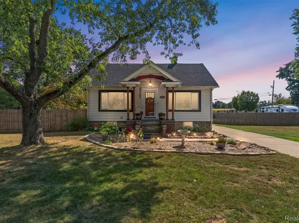 29219 List St, Farmington Hills, MI 48336