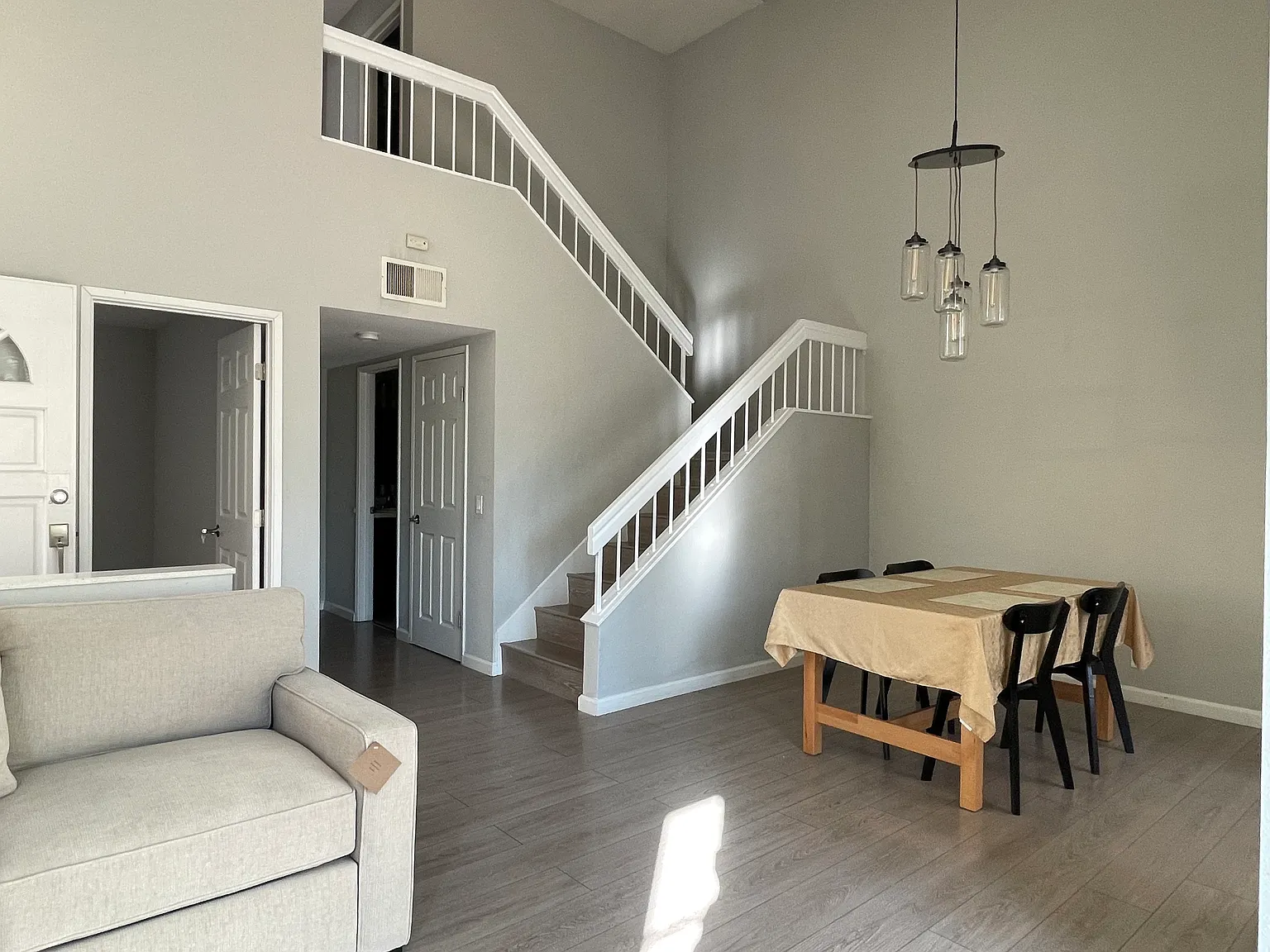 3 bed, 1323 sqft, $1,800 — Photo 4