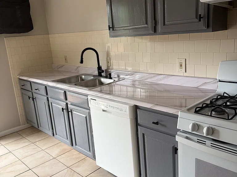 15 Burns St #2 — Photo 5