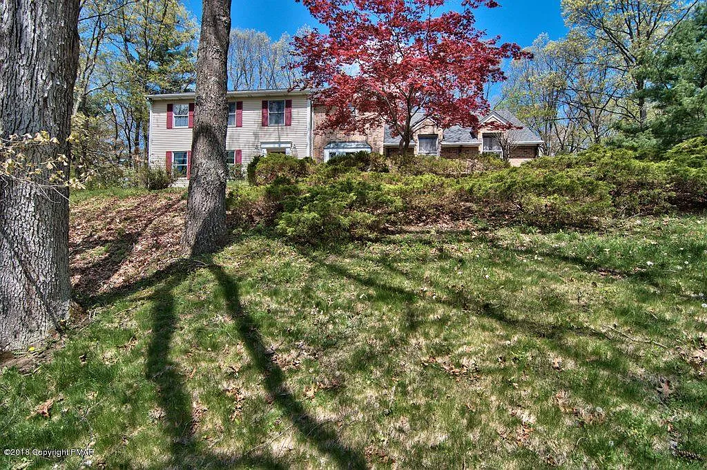 953 Summit Dr photo 1