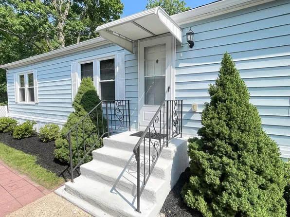 498 Willow Ln, North Wales, PA 19454