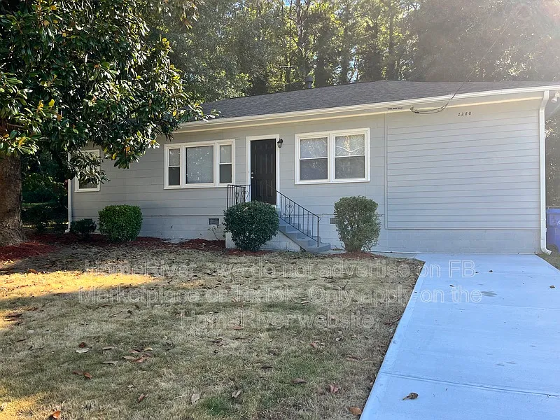 4 bed, 2.0 bath, 1064 sqft, $2,180 — Photo 2