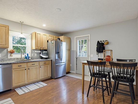 4th image of 18 Beech St