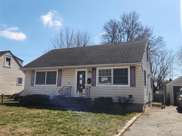 610 Bermuda Road, West Babylon, NY 11704