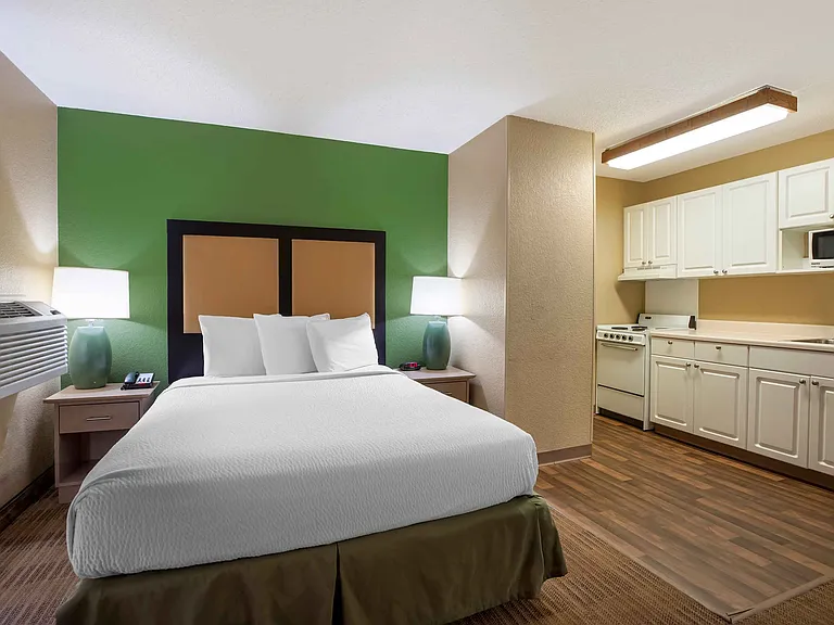 Studio Suite - 1 Queen Bed