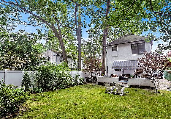 4th image of 3238 Oxford Ave