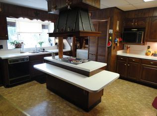 706 Main St, Mount Hope, WV 25880