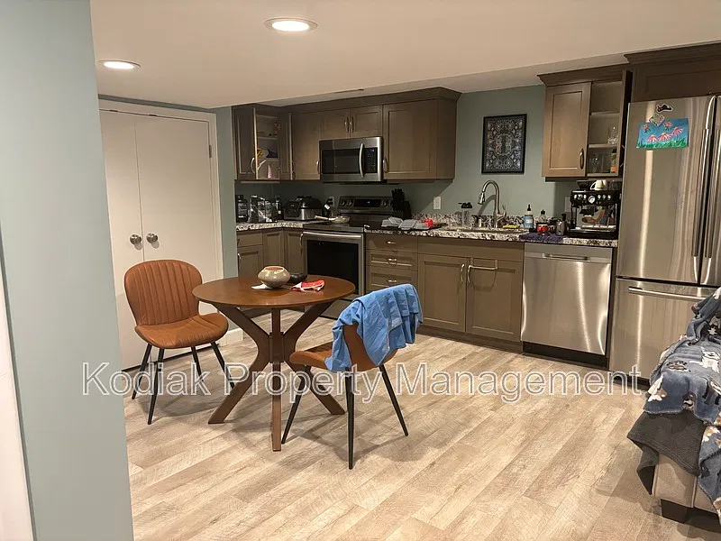 1111 E 400 S — Photo 3